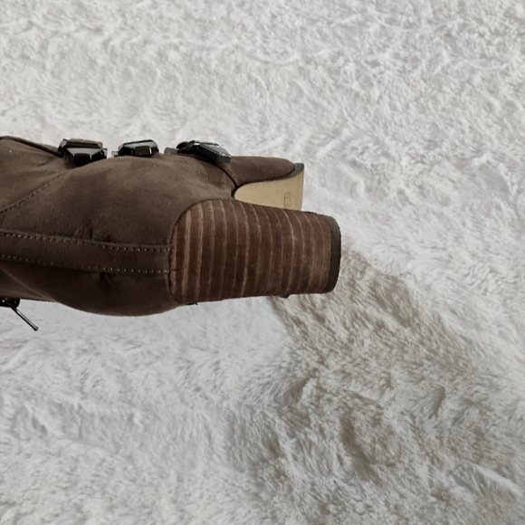 Crown Vintage Kallee Buckle Booties - Picture 9 of 9